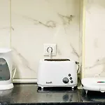 Amazing Space - 4 Bedroom Apartment *